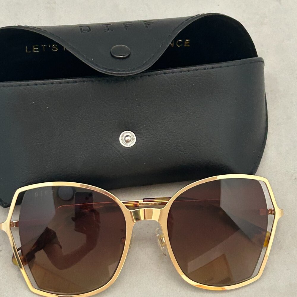 Donna III Square Sunglasses - Picture 6 of 6